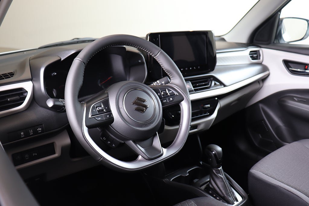 Vehicle Image 9