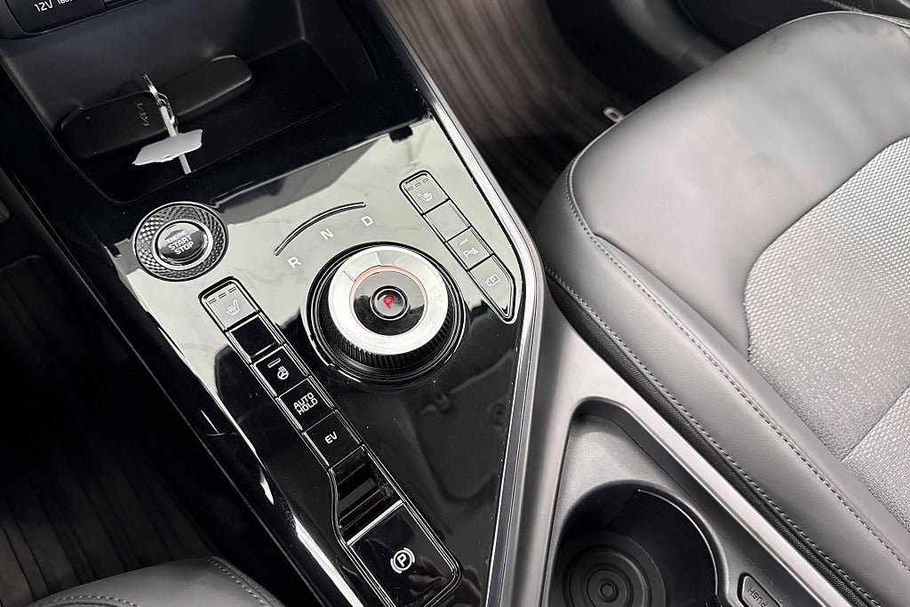 Vehicle Image 12