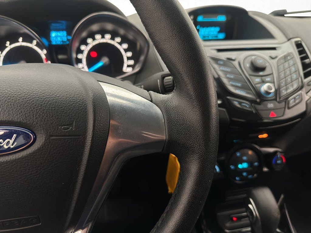 Vehicle Image 16