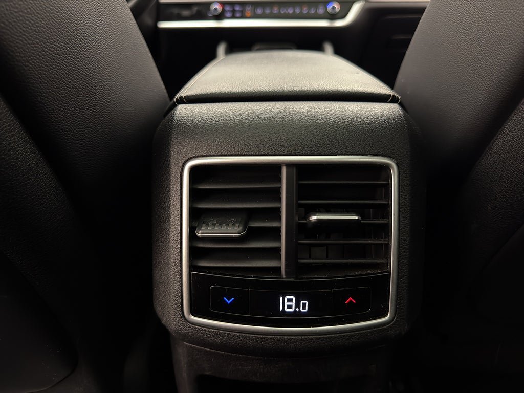 Vehicle Image 24