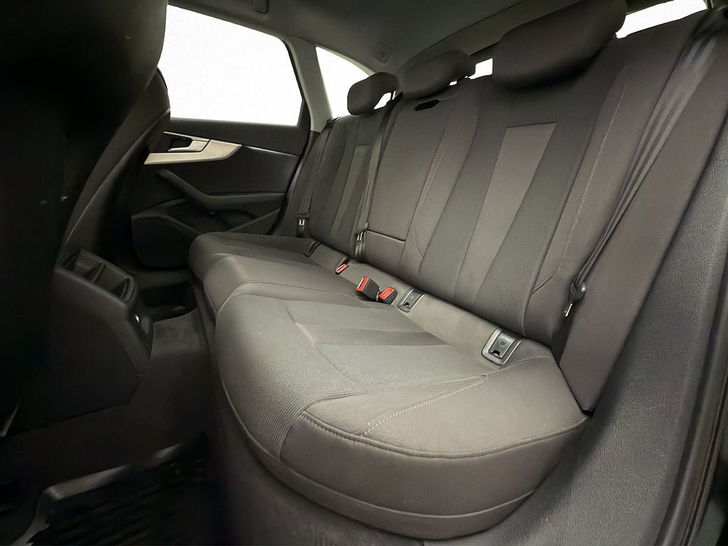 Vehicle Image 25