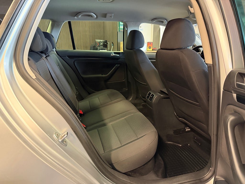 Vehicle Image 23