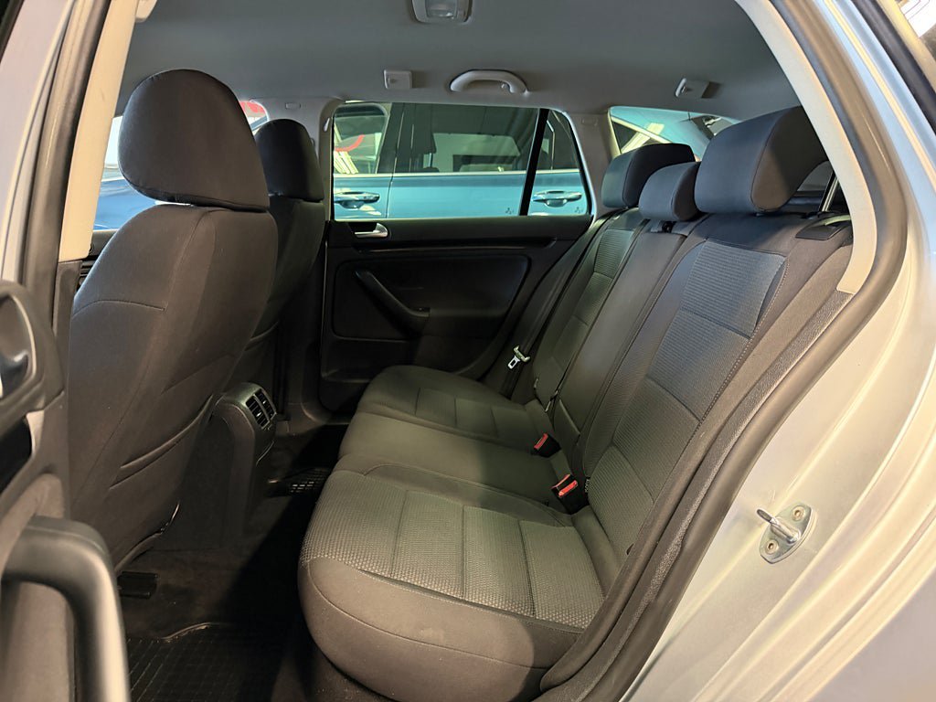 Vehicle Image 24