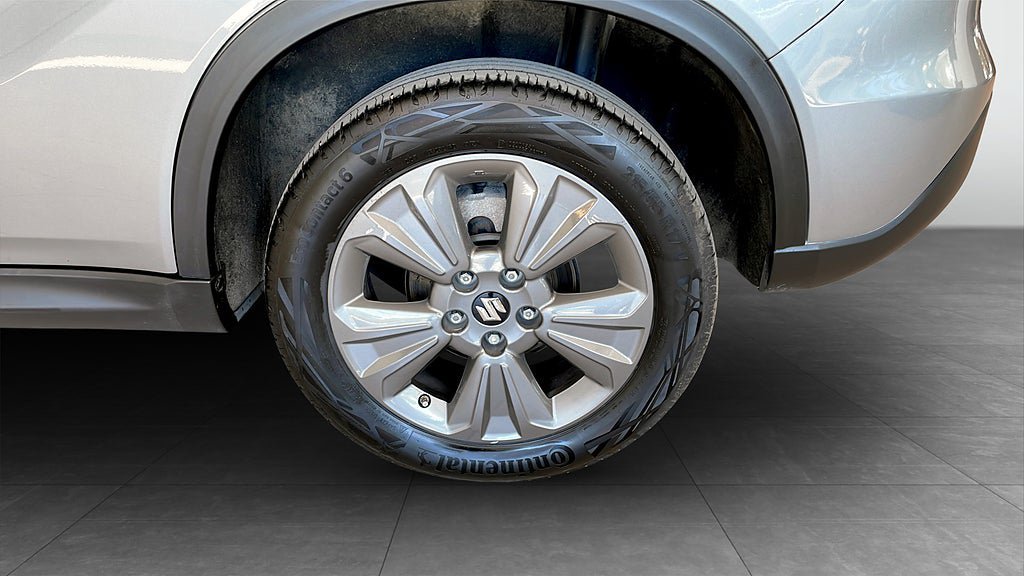 Vehicle Image 6