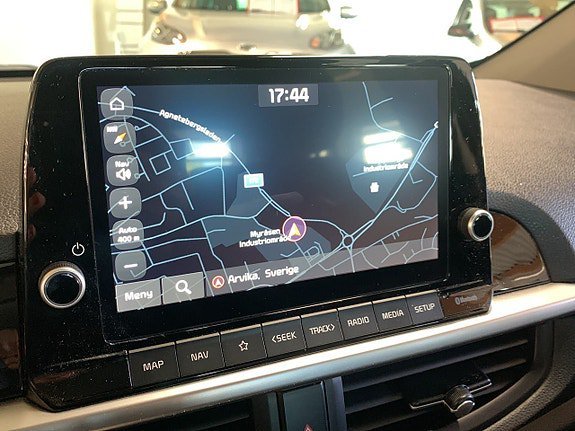Vehicle Image 11