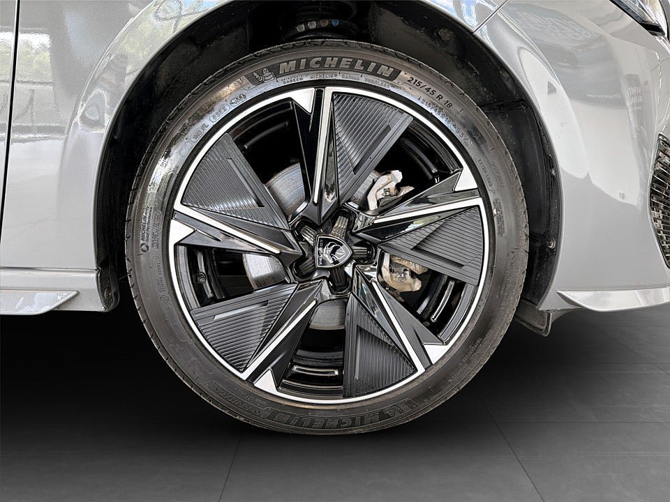 Vehicle Image 18