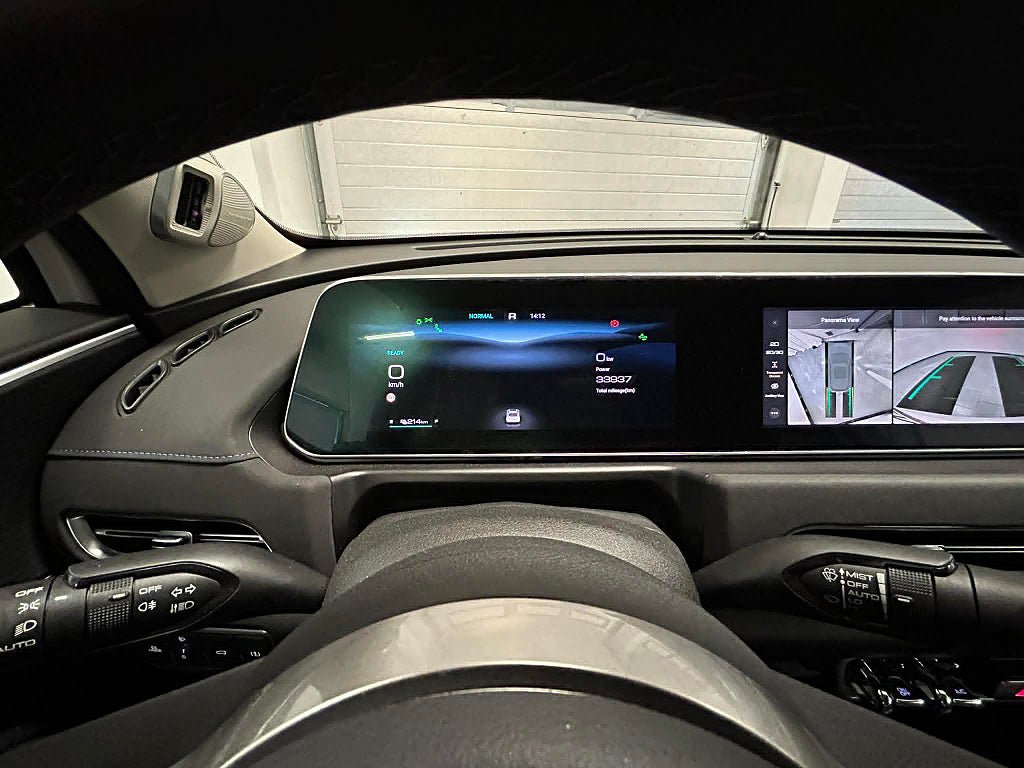 Vehicle Image 13