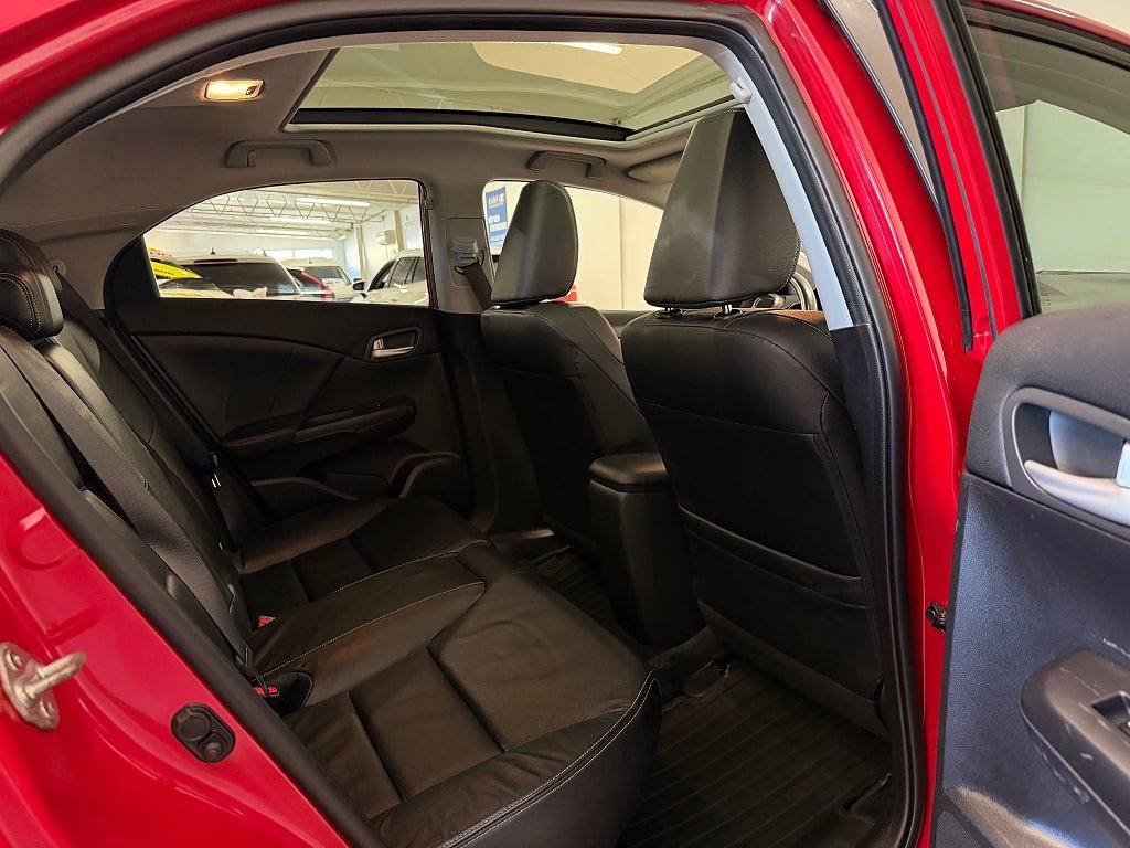 Vehicle Image 12