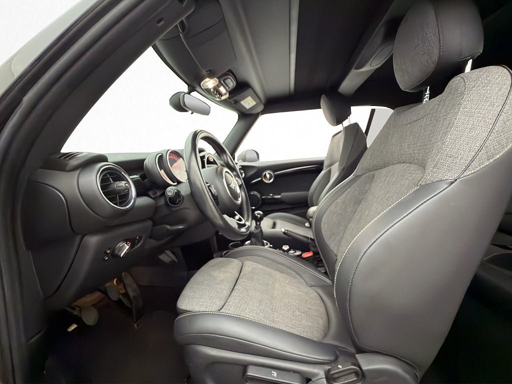 Vehicle Image 24