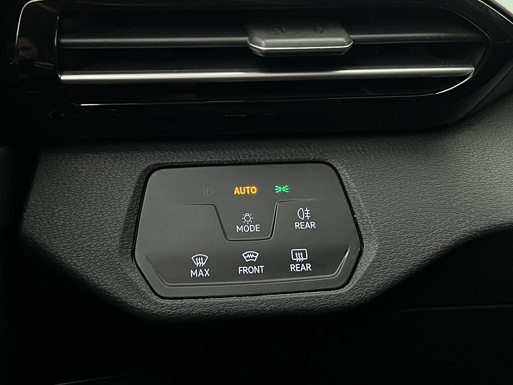 Vehicle Image 29