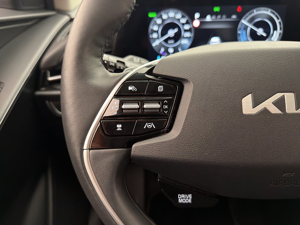 Vehicle Image 26