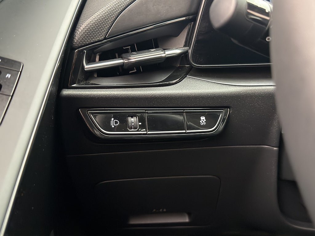 Vehicle Image 28
