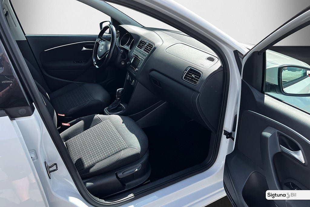 Vehicle Image 12