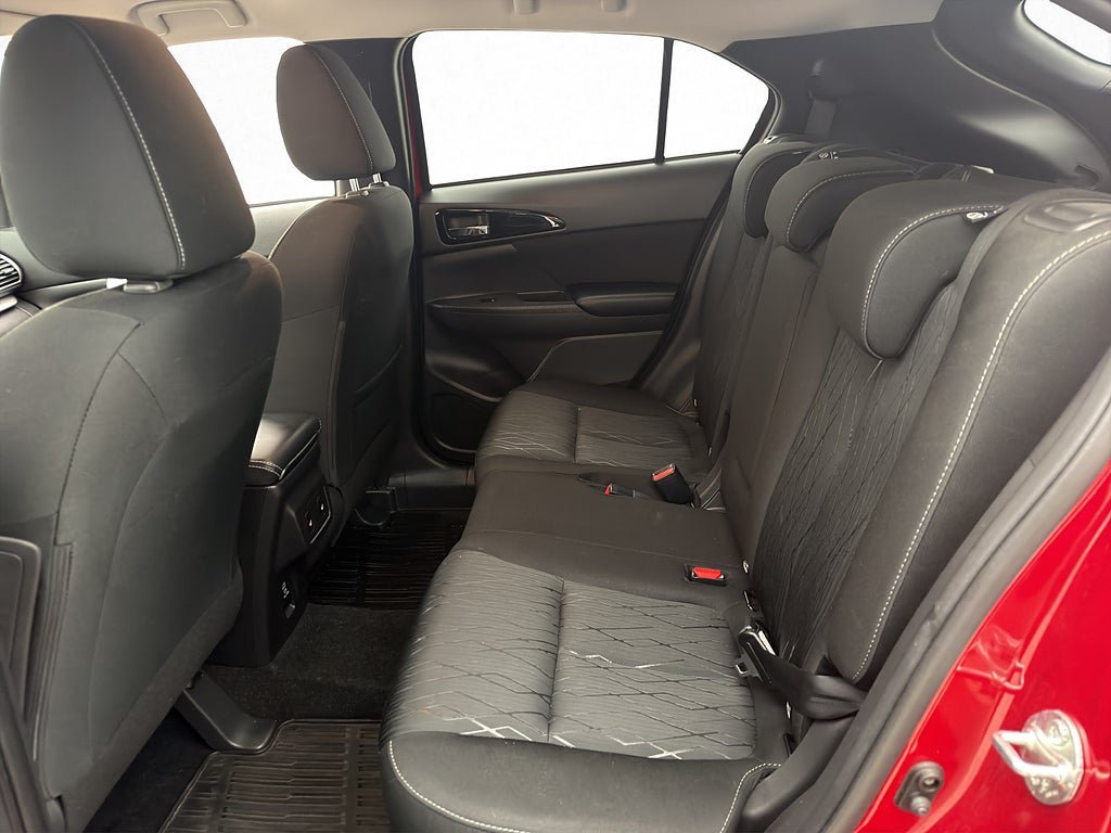 Vehicle Image 25