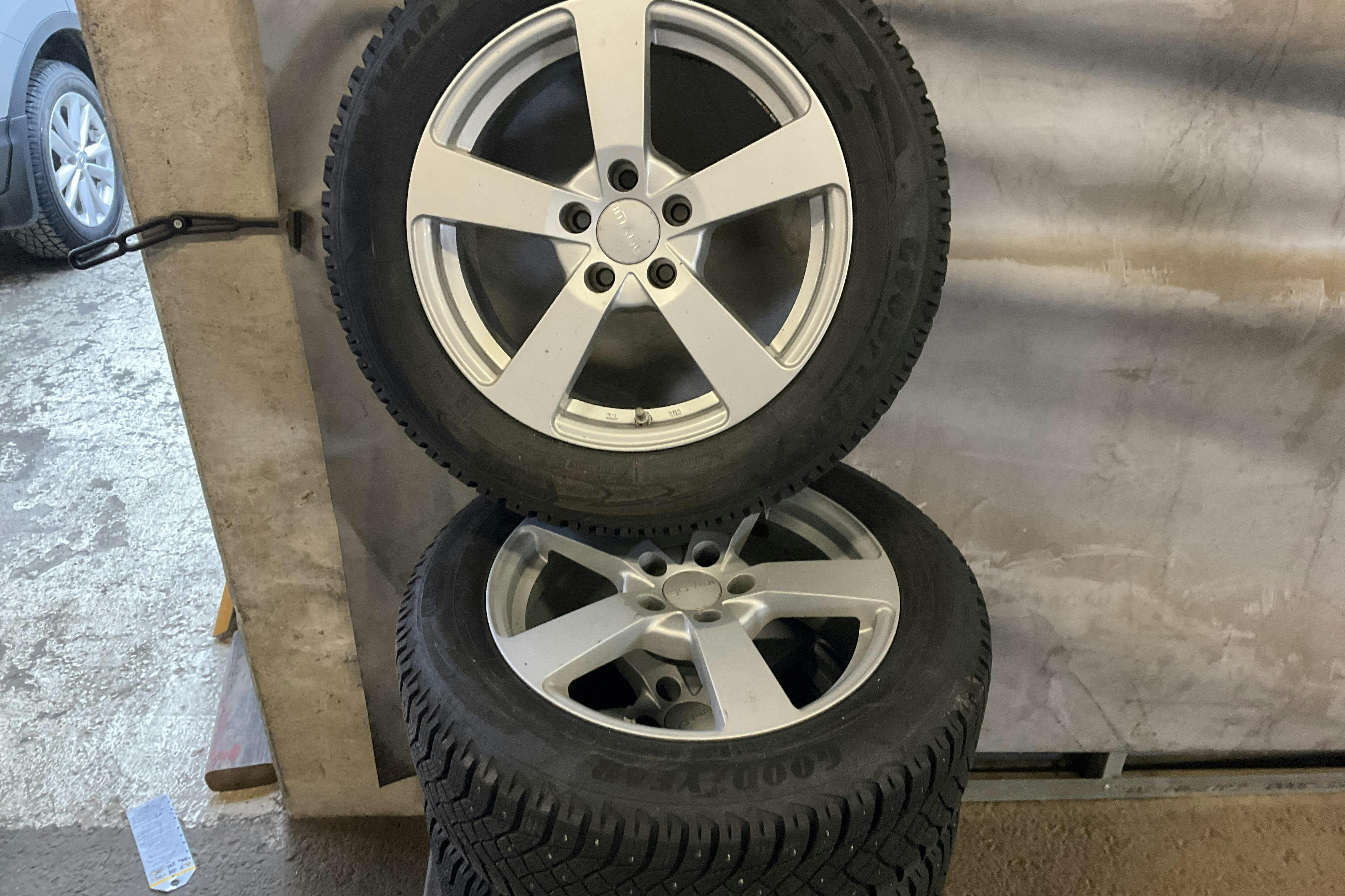Vehicle Image 16