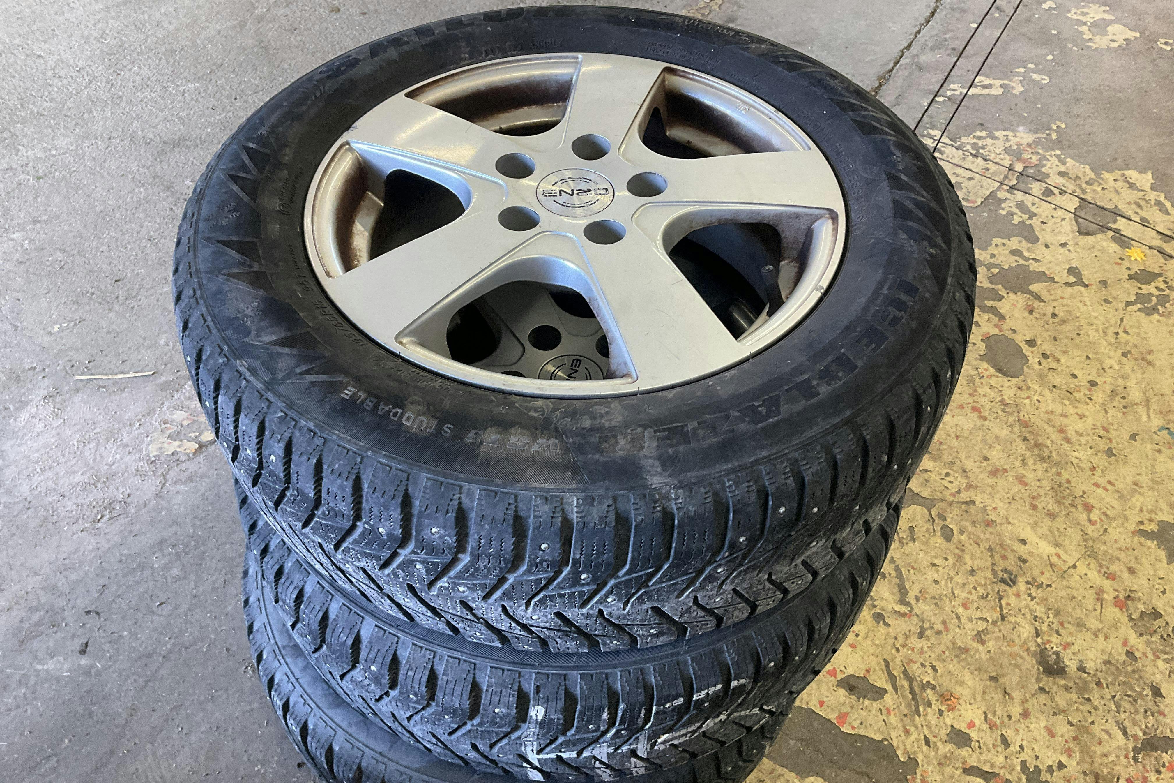 Vehicle Image 13