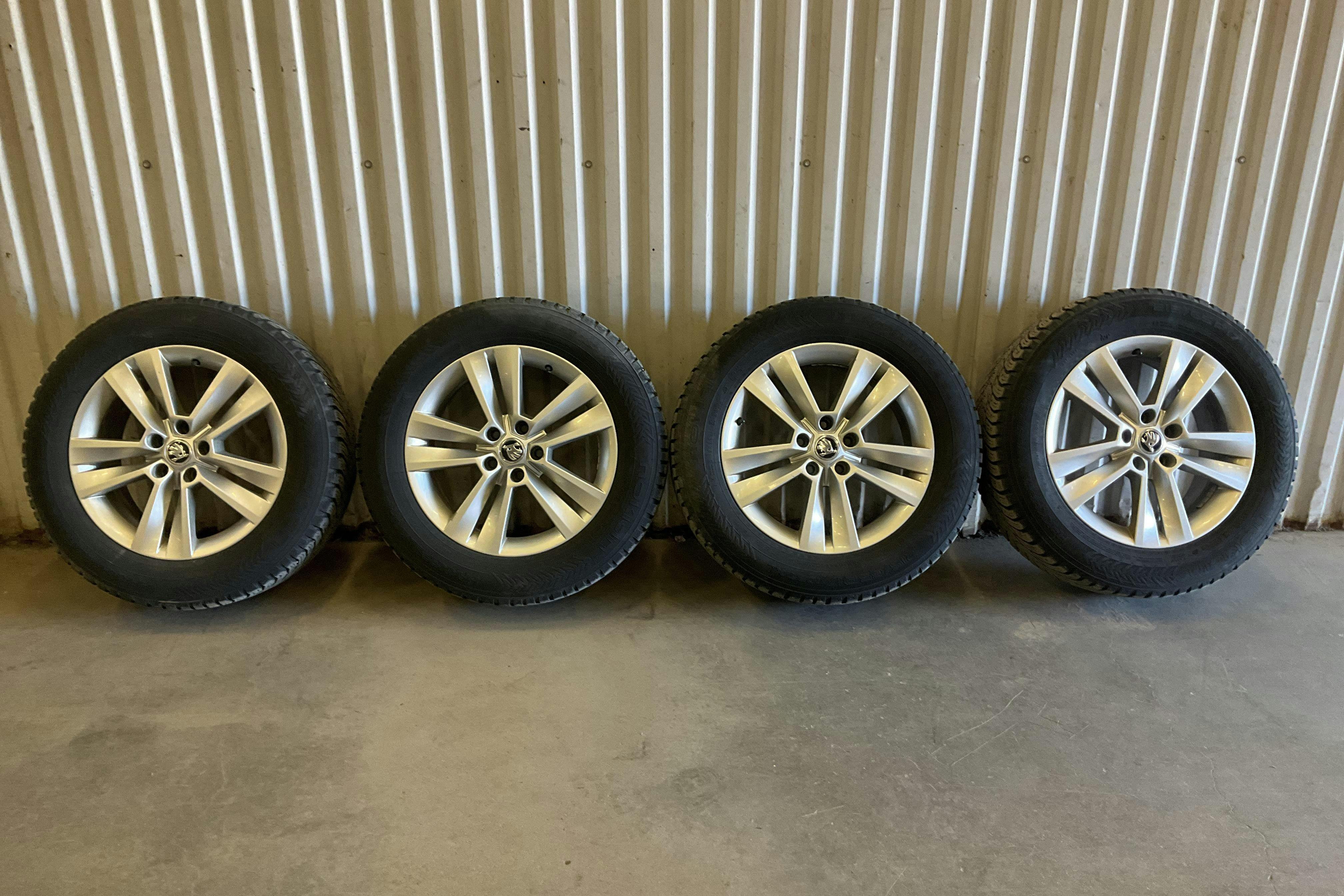Vehicle Image 16