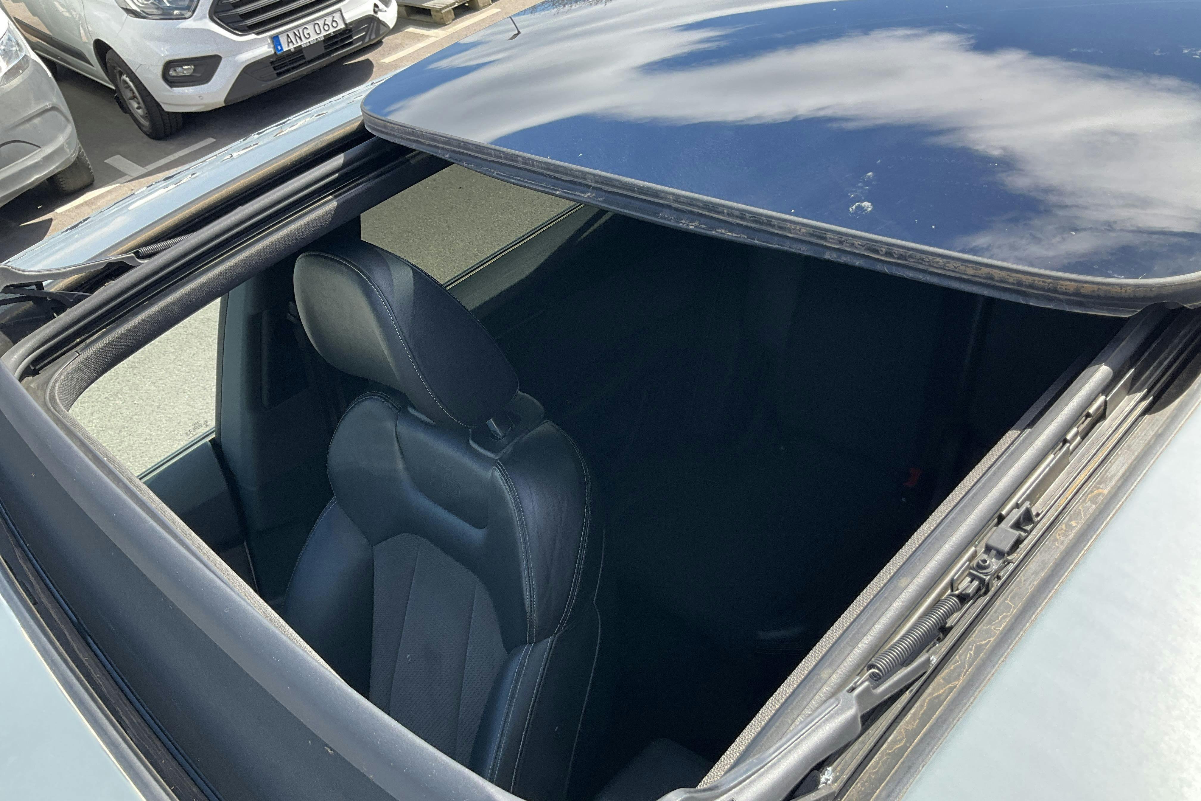 Vehicle Image 15