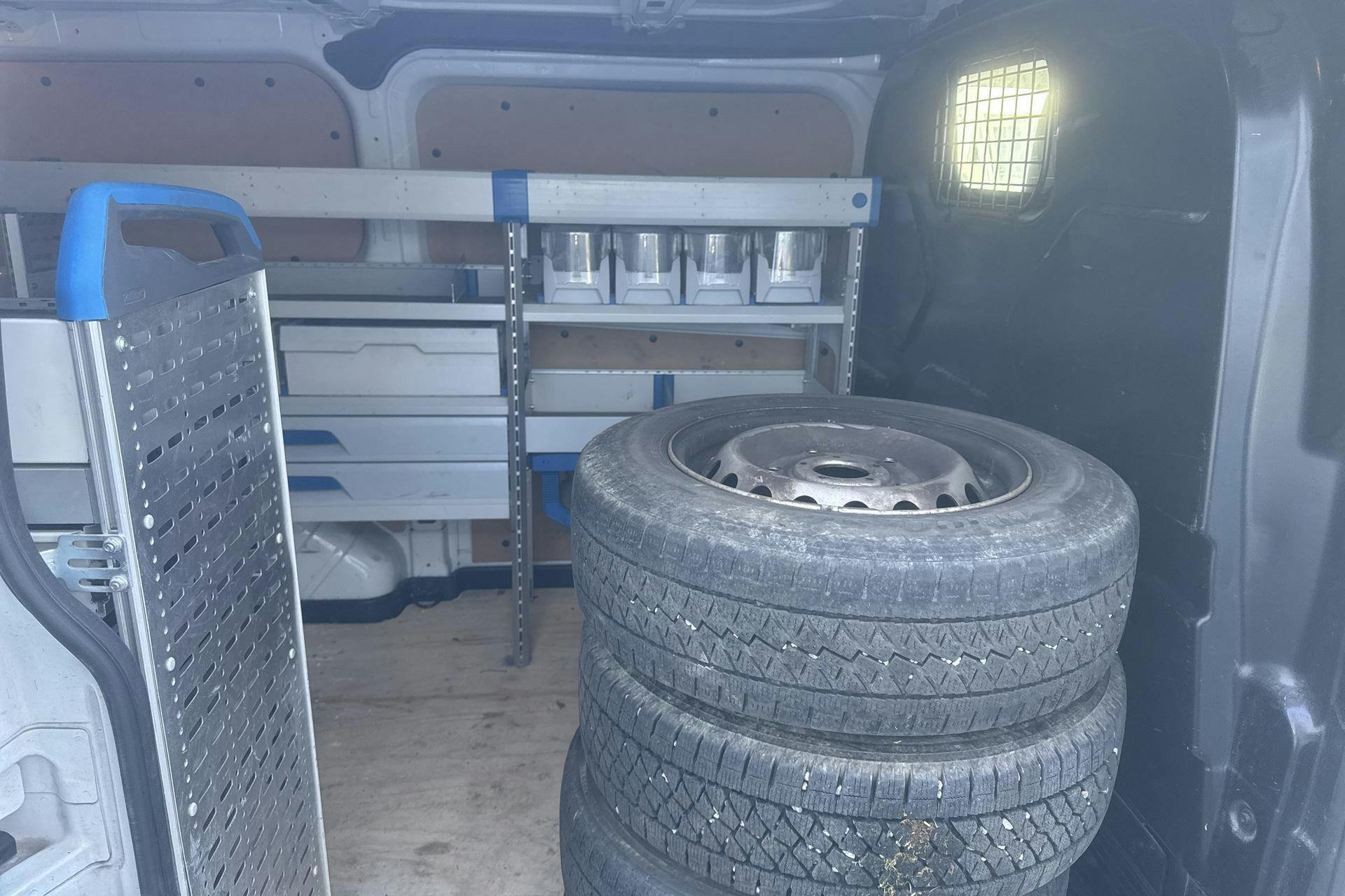 Vehicle Image 8