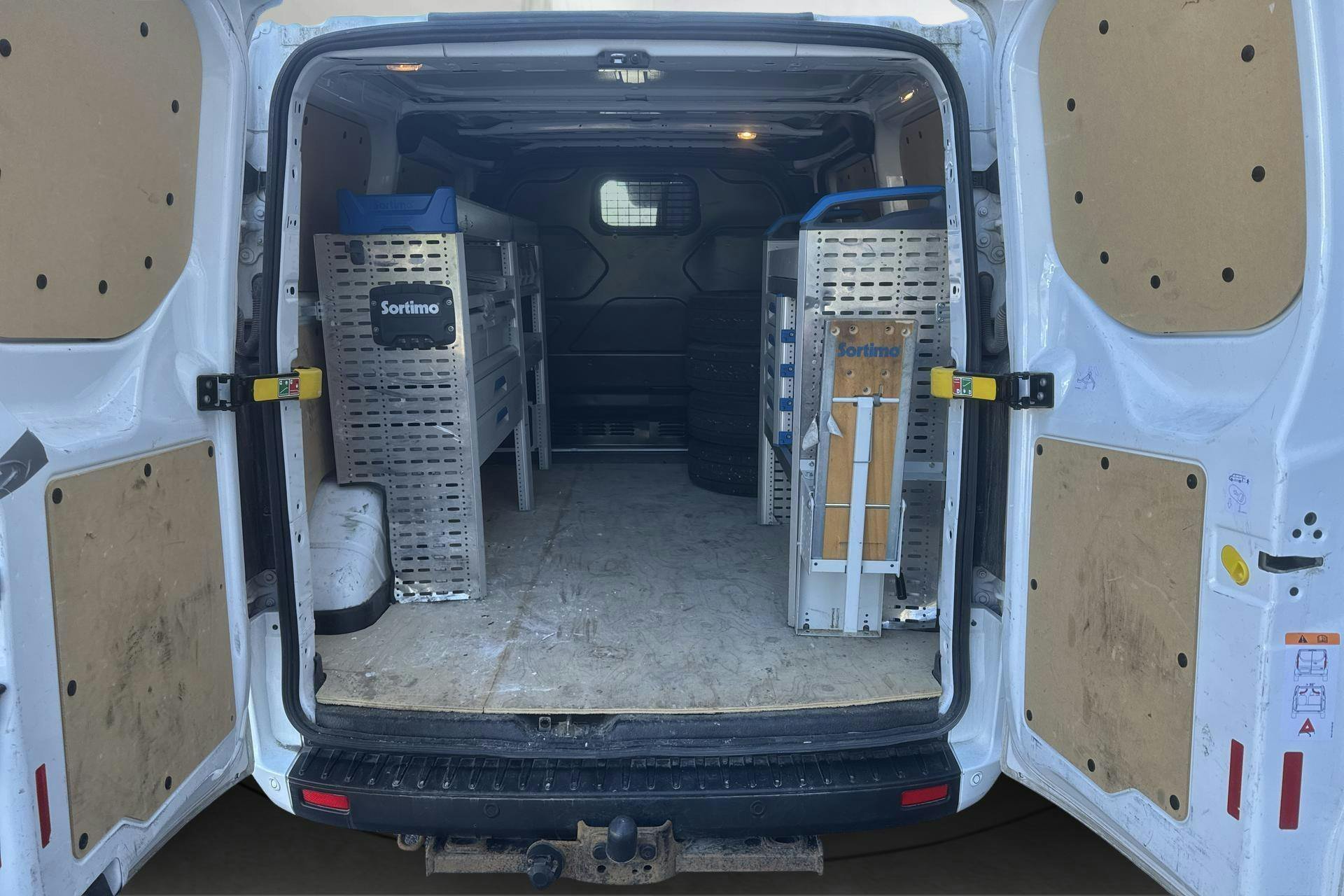 Vehicle Image 9