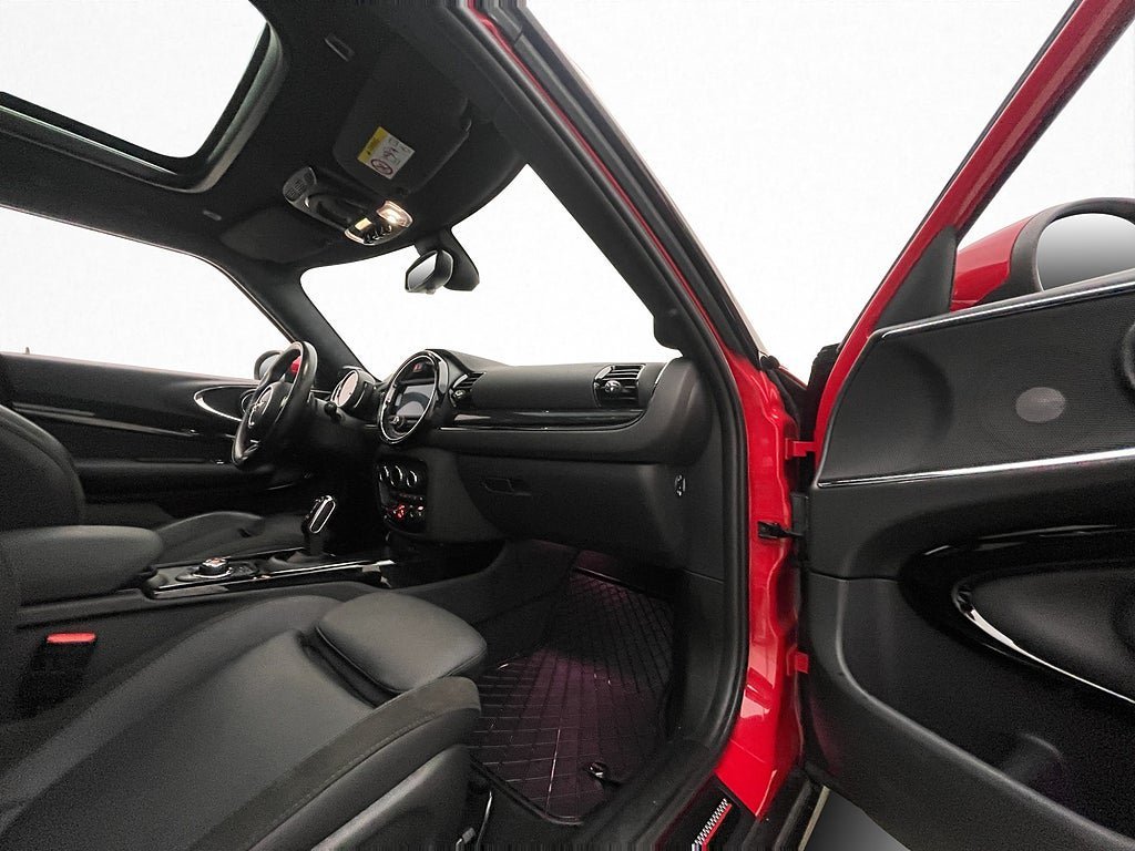 Vehicle Image 32