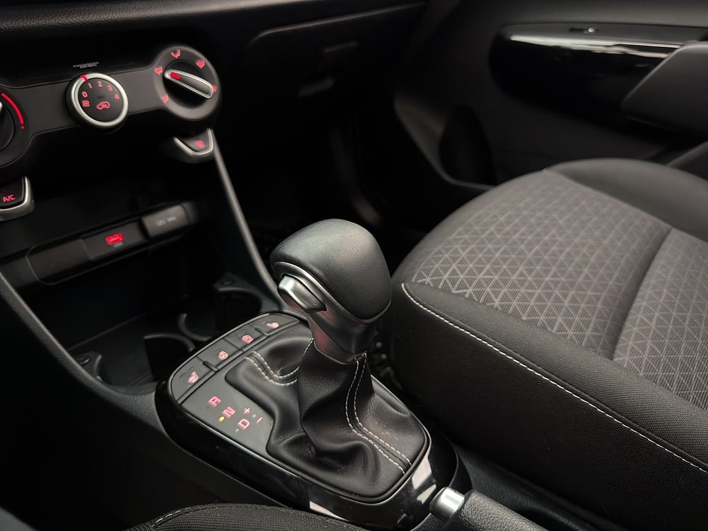 Vehicle Image 21