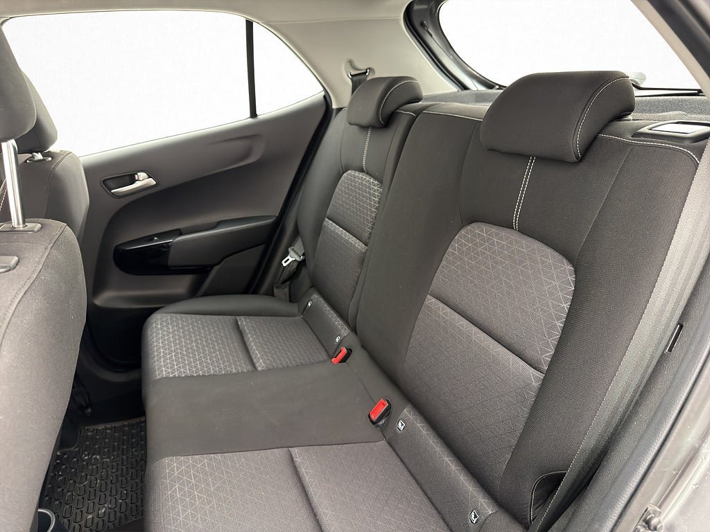 Vehicle Image 25