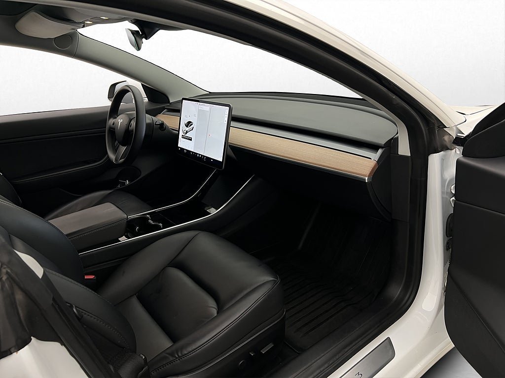 Vehicle Image 33