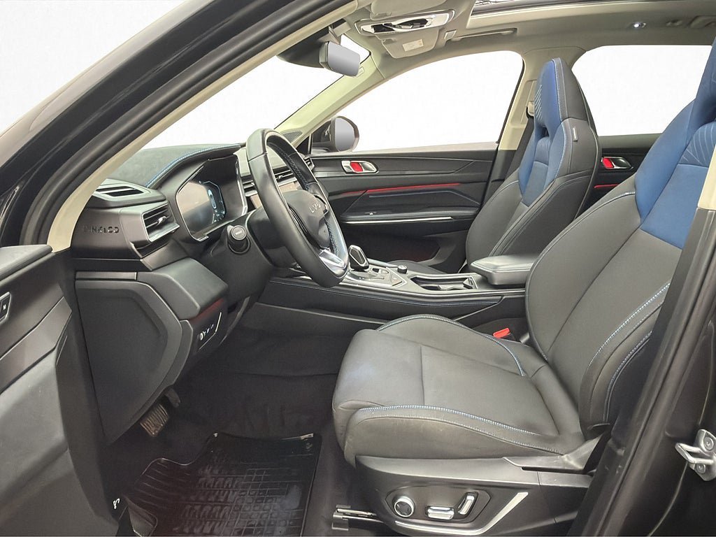 Vehicle Image 12