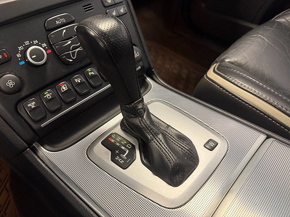 Vehicle Image 28