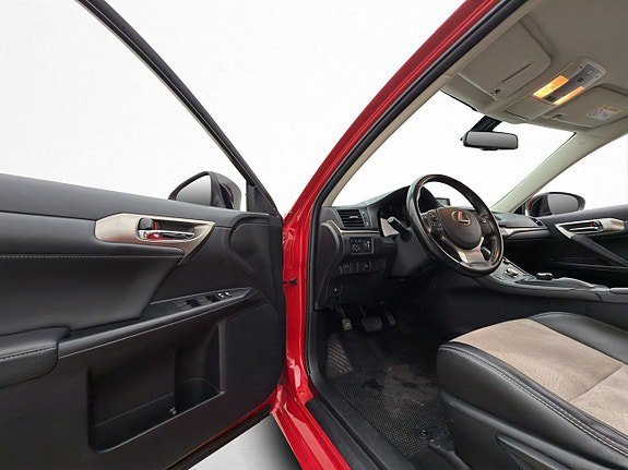 Vehicle Image 16