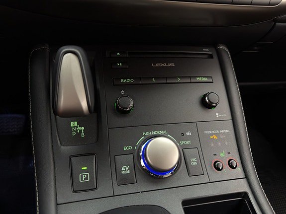 Vehicle Image 24