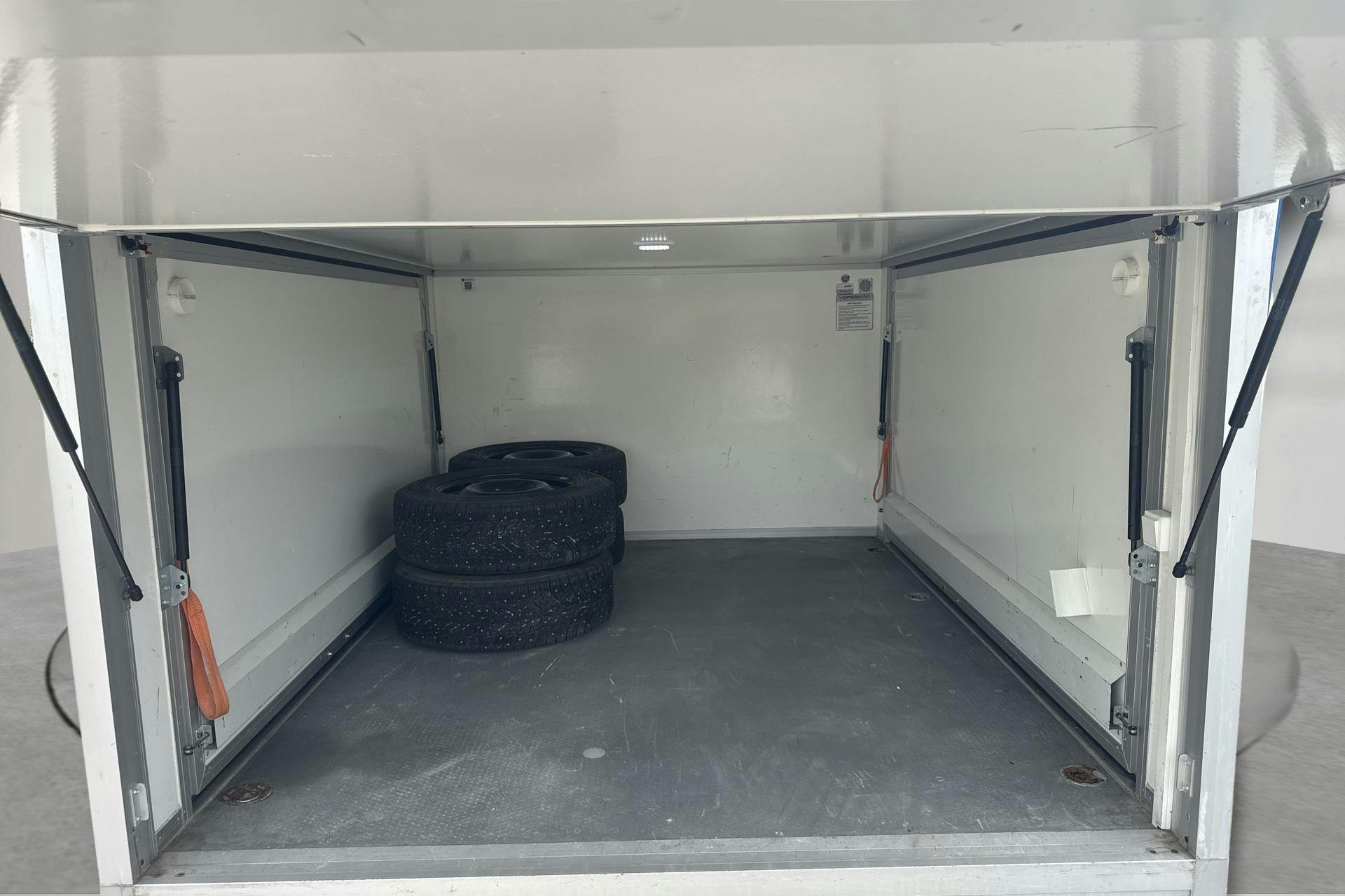 Vehicle Image 9