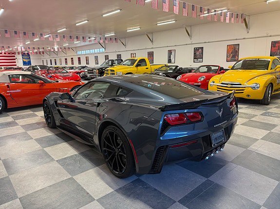 Vehicle Image 9