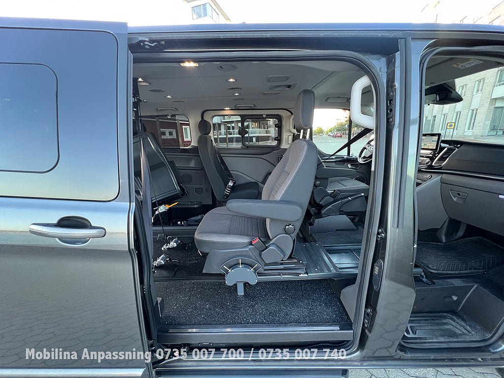 Vehicle Image 25