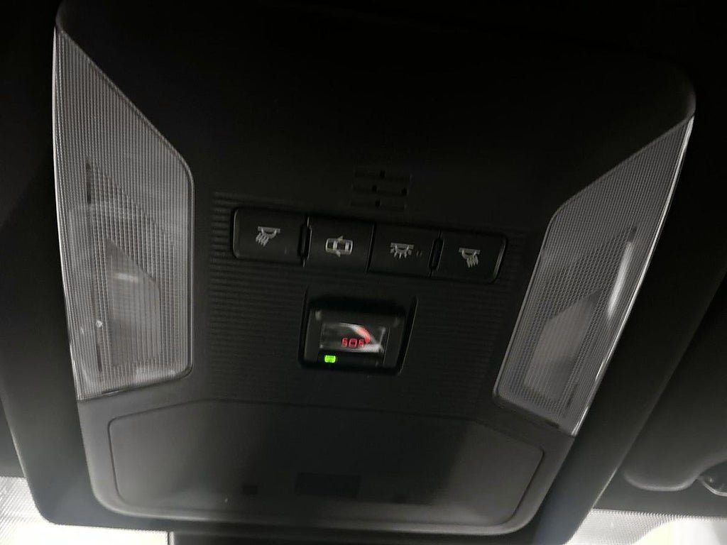 Vehicle Image 25