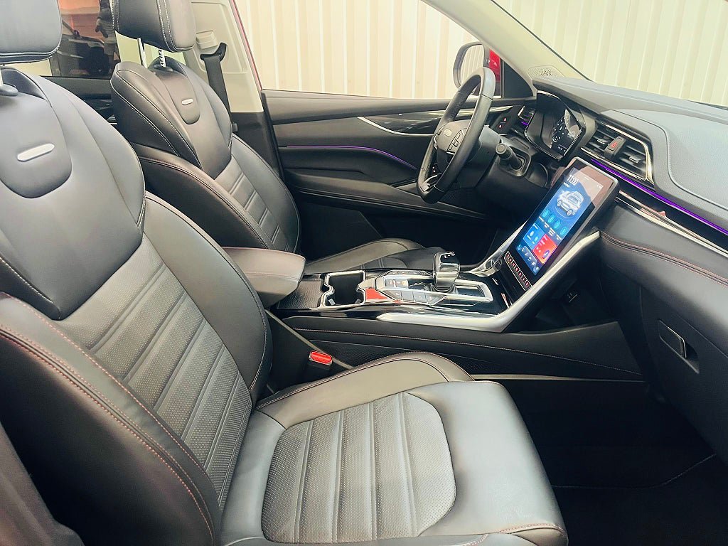 Vehicle Image 12