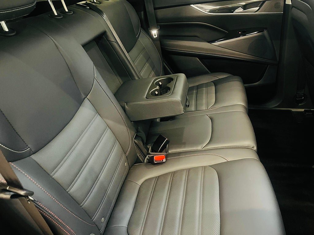 Vehicle Image 16