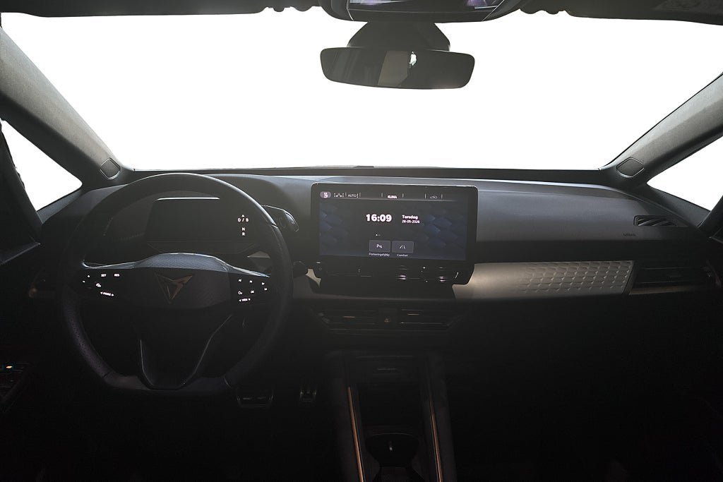 Vehicle Image 16