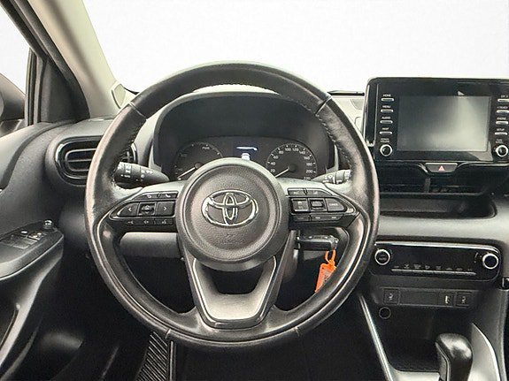 Vehicle Image 12