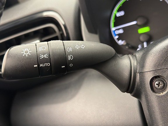 Vehicle Image 25