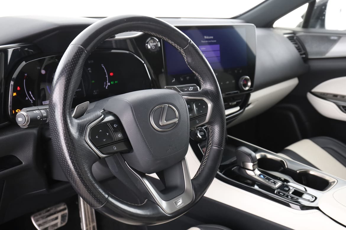 Vehicle Image 12