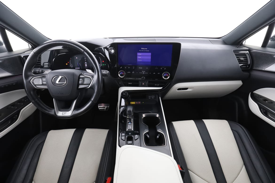Vehicle Image 13