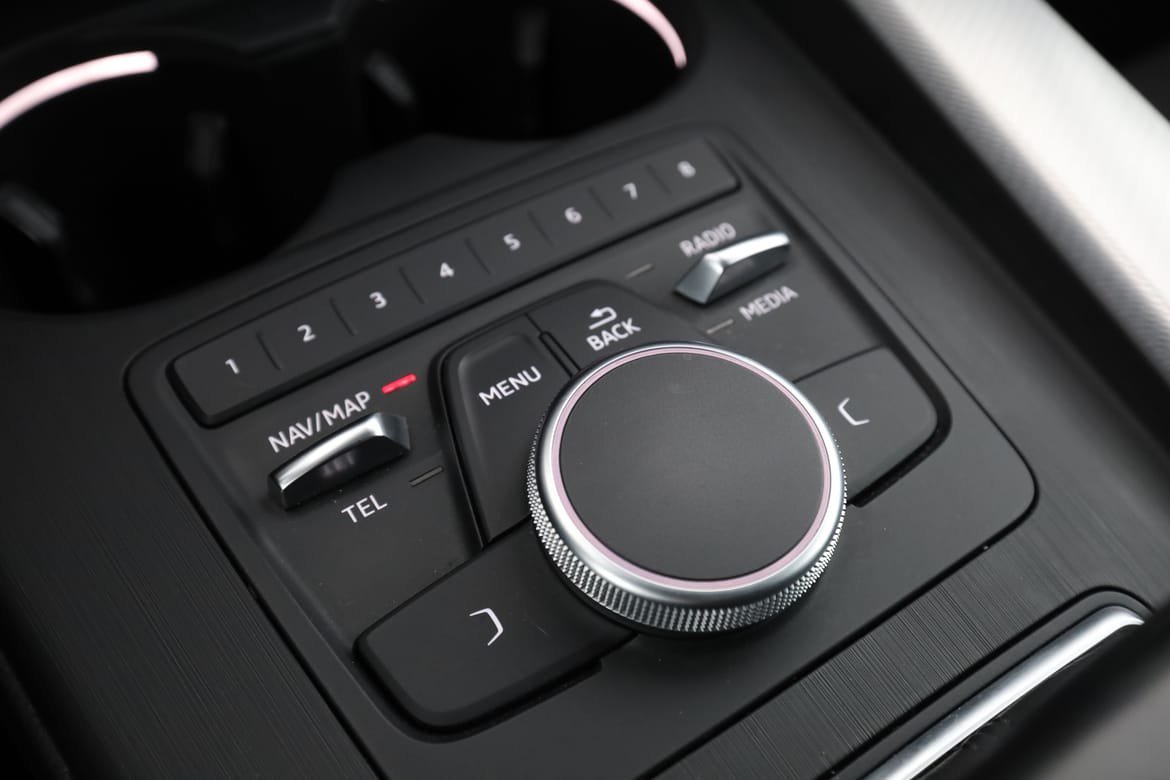 Vehicle Image 25