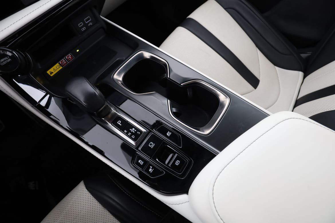 Vehicle Image 25