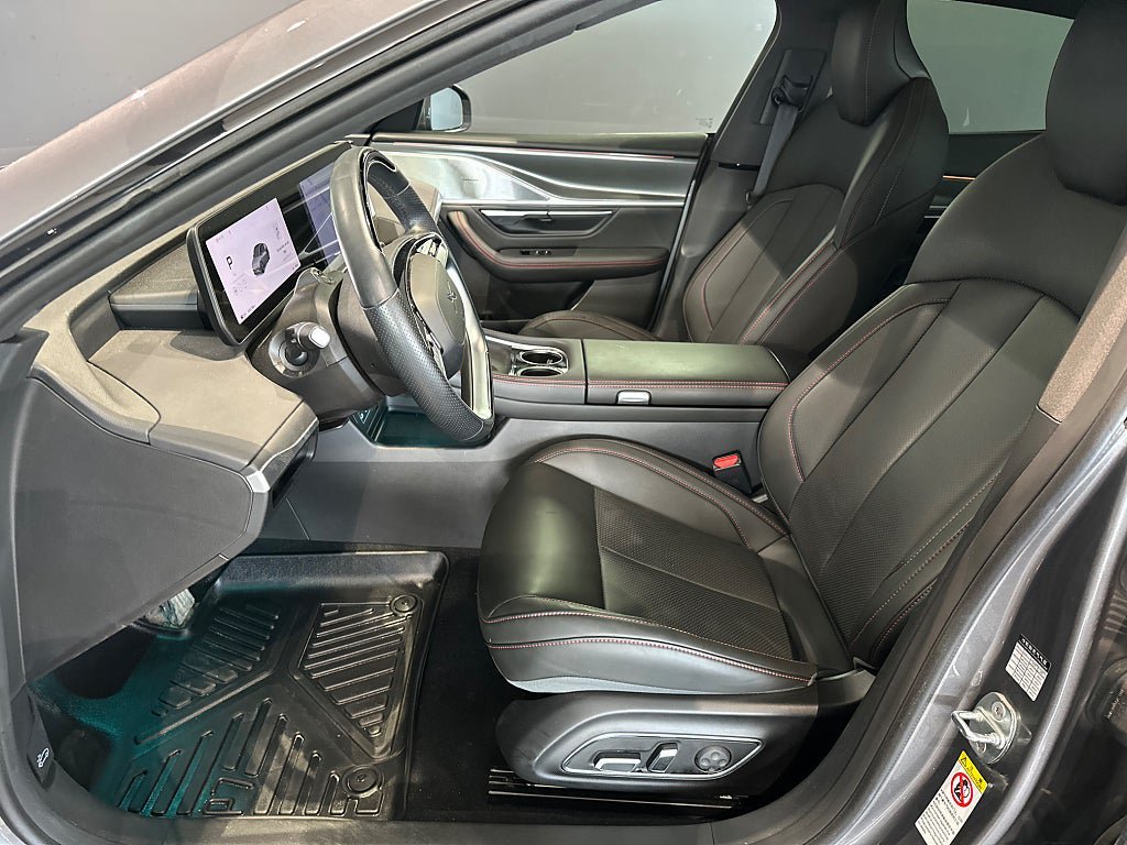 Vehicle Image 12