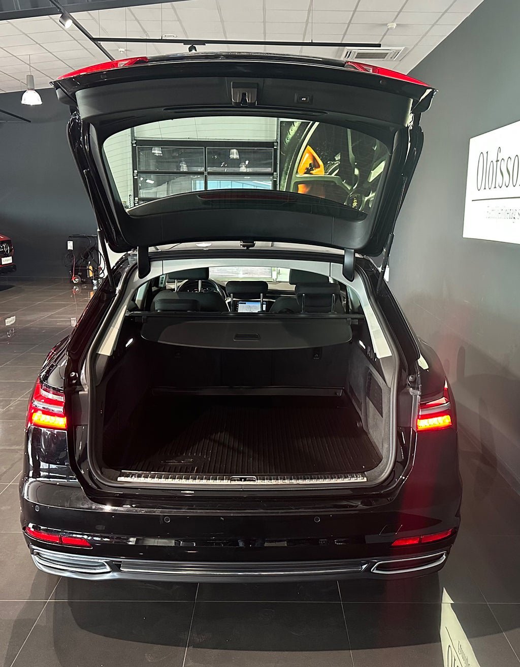 Vehicle Image 12