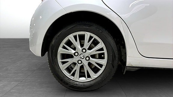 Vehicle Image 9