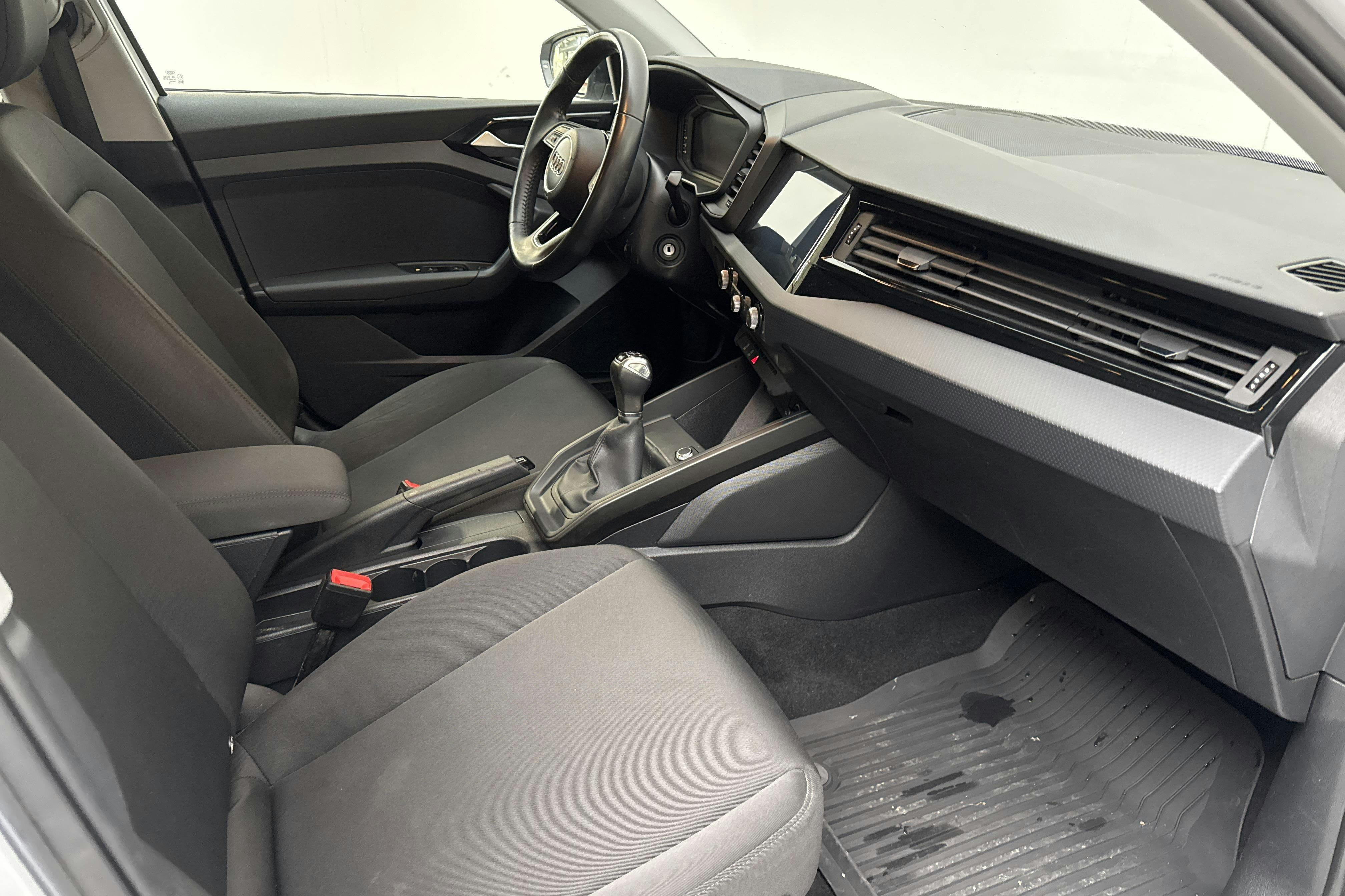 Vehicle Image 7
