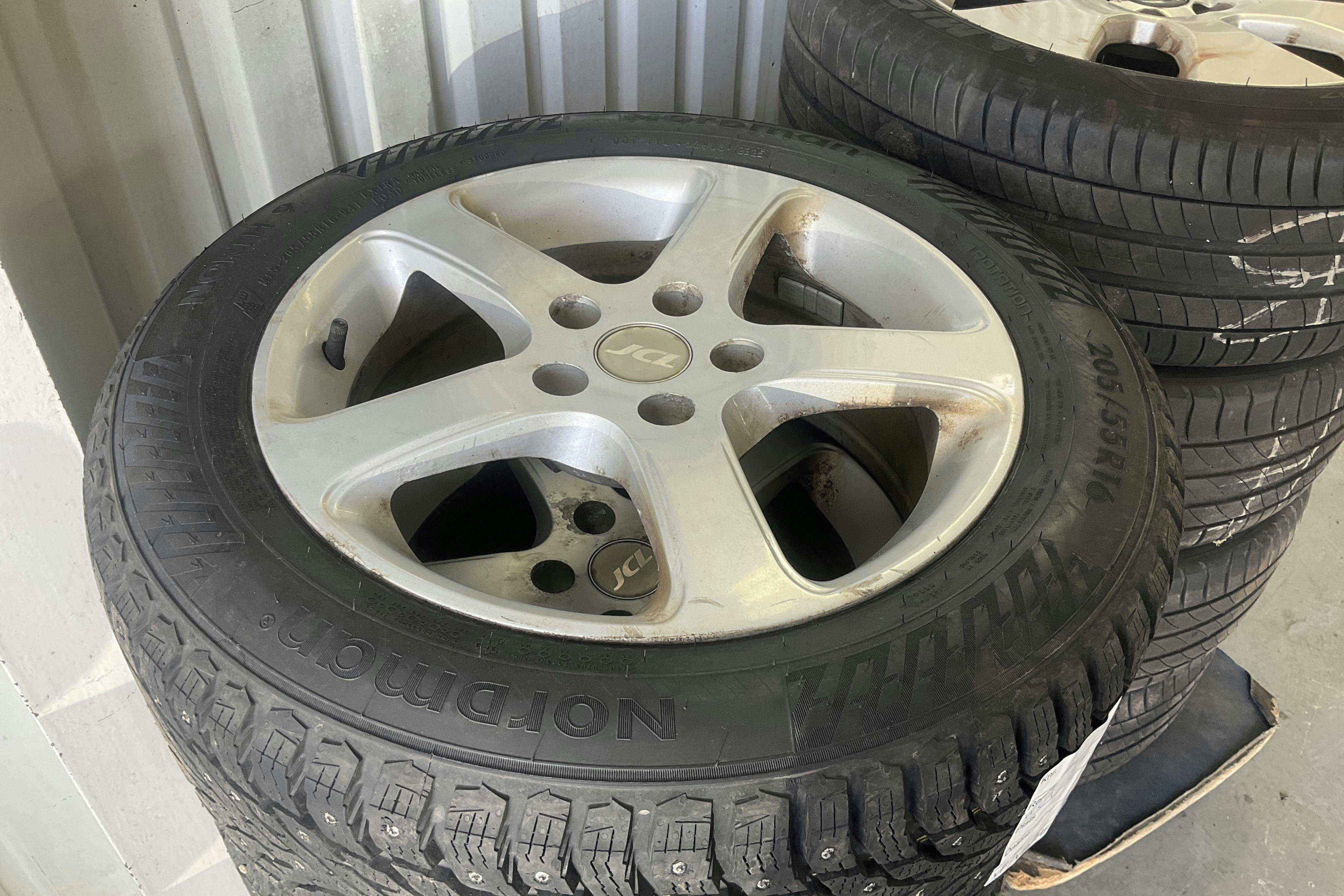 Vehicle Image 12